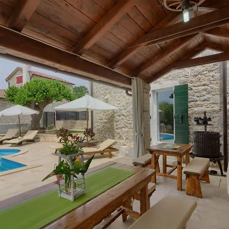 Mit Privatpool Fuer 8 Personen Ca 123 Qm In Dracevac, Istrien Istrische Riviera Holiday home