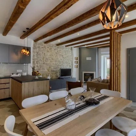Holiday home Mit Privatpool Fuer 8 Personen Ca 123 Qm In Dracevac, Istrien Istrische Riviera *