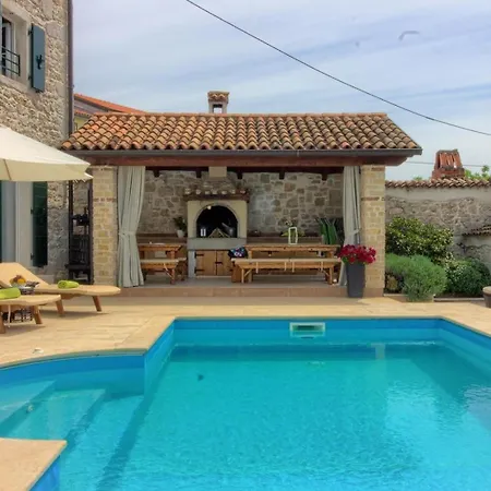 Holiday home Mit Privatpool Fuer 8 Personen Ca 123 Qm In Dracevac, Istrien Istrische Riviera *