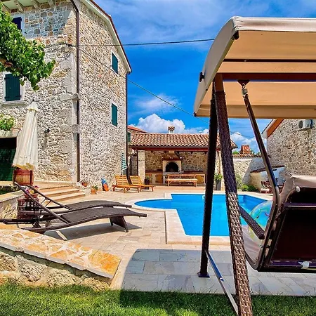 Mit Privatpool Fuer 8 Personen Ca 123 Qm In Dracevac, Istrien Istrische Riviera Holiday home *
